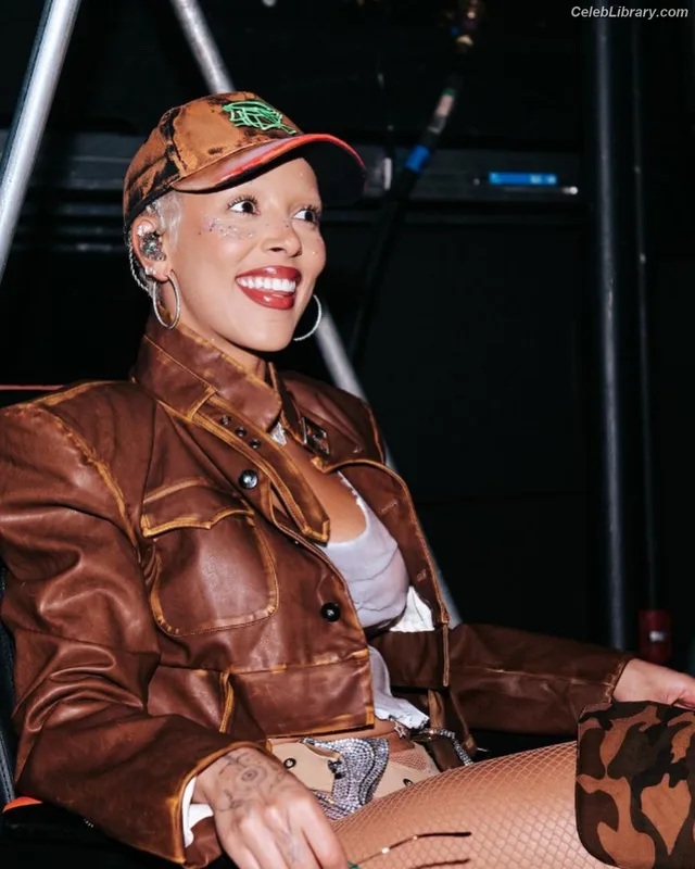 Doja Cat photo 1 of 1960