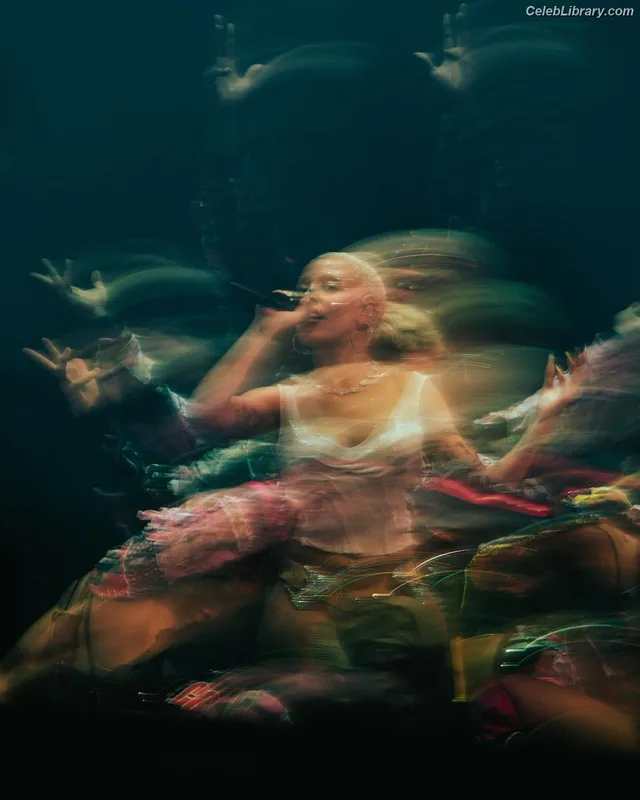 Doja Cat photo 2 of 1960