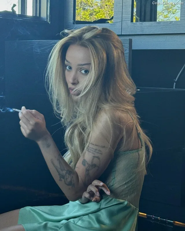 Doja Cat photo 14 of 1960