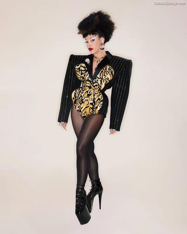 Doja Cat photo 1 of 1960