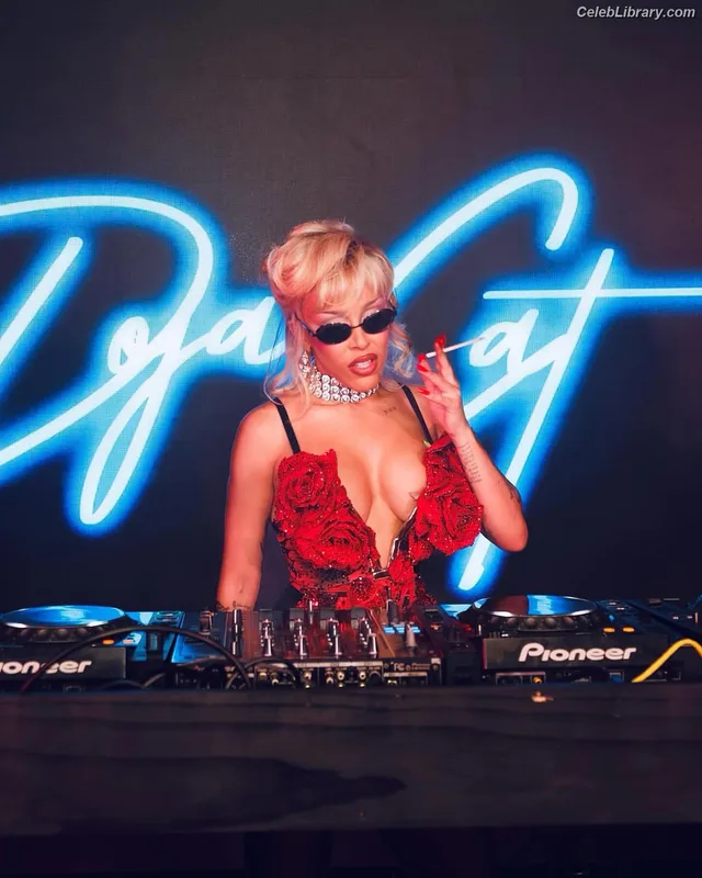 Doja Cat photo 21 of 1960