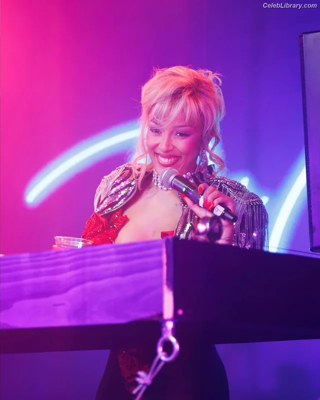Doja Cat photo 5 of 1960