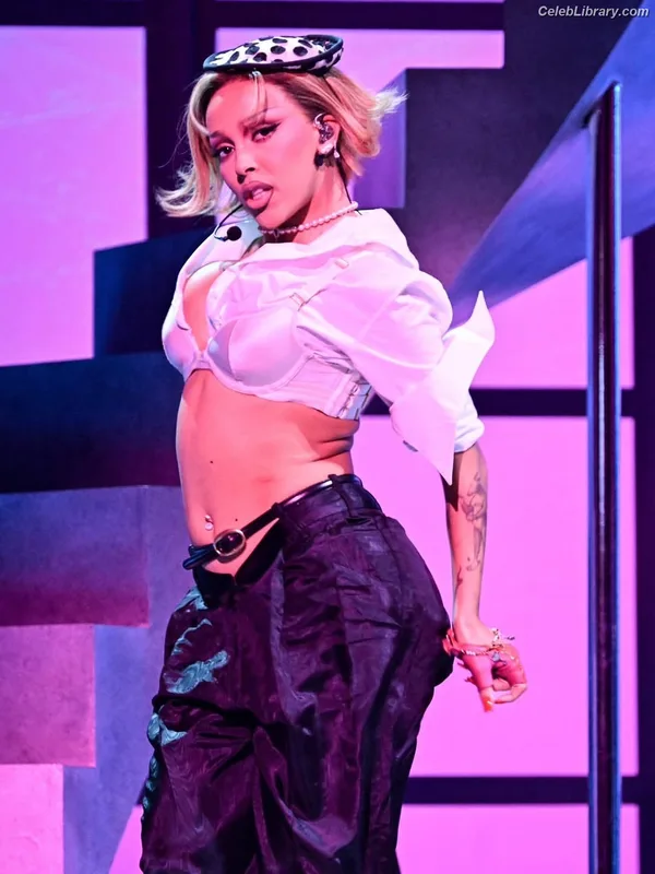 Doja Cat photo 2 of 1960