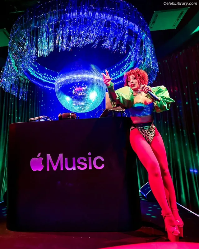 Doja Cat photo 24 of 1960