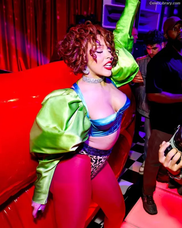 Doja Cat photo 10 of 1960