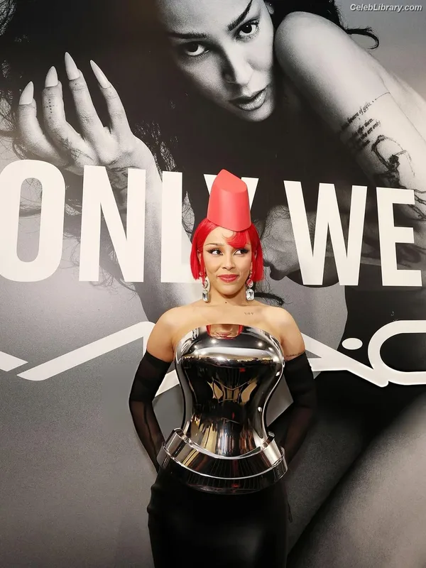 Doja Cat photo 17 of 1960