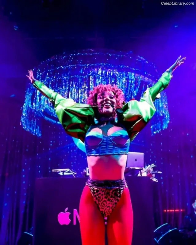Doja Cat photo 11 of 1960