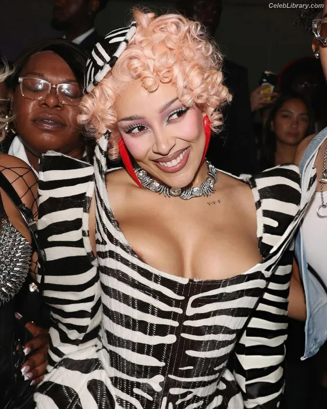 Doja Cat photo 20 of 1960