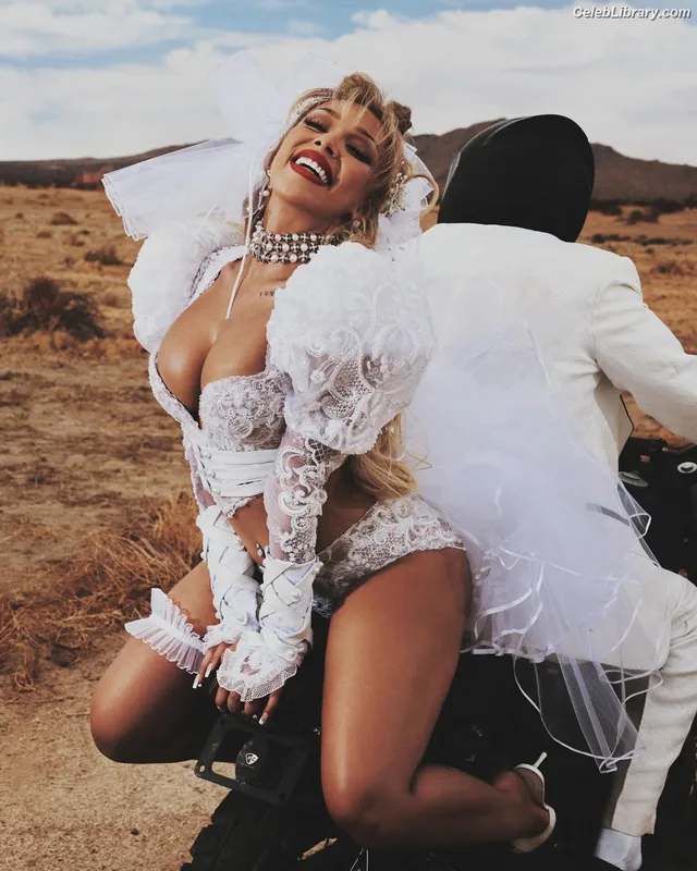 Doja Cat photo 8 of 1960