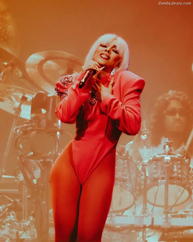 Doja Cat photo 9 of 1960