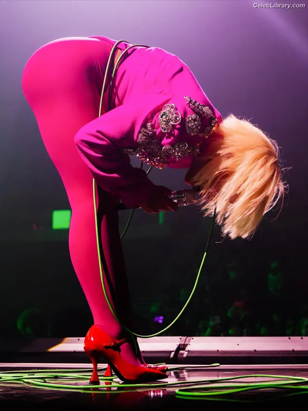 Doja Cat photo 10 of 1960