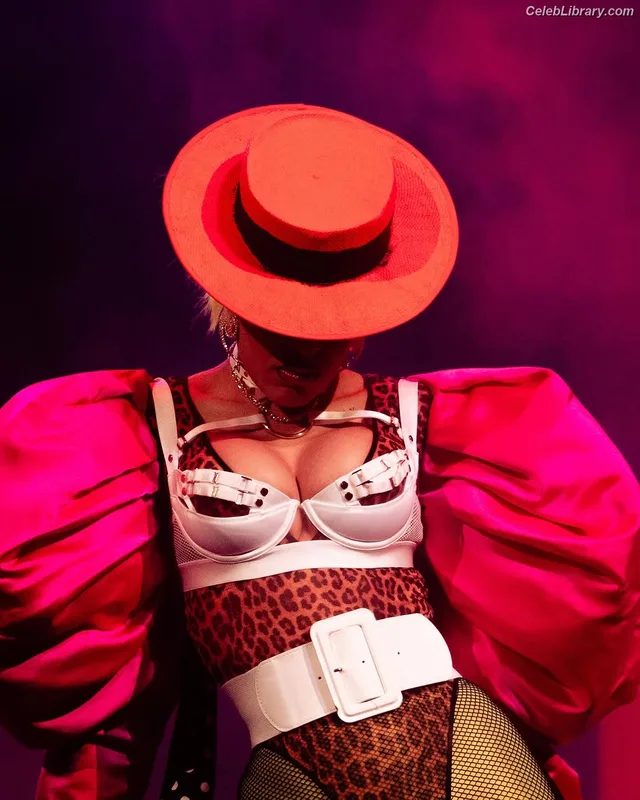 Doja Cat photo 14 of 1960