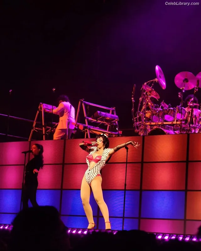 Doja Cat photo 17 of 1960