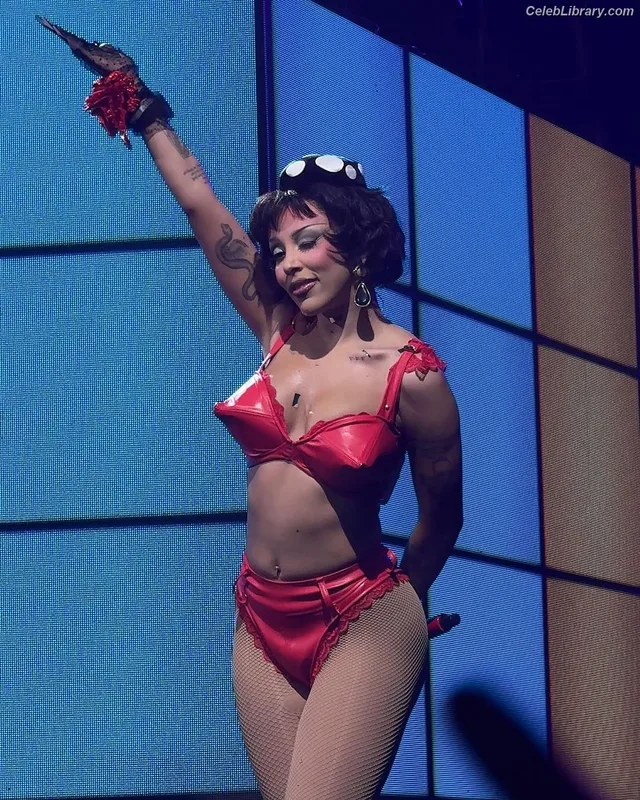 Doja Cat photo 1 of 1960