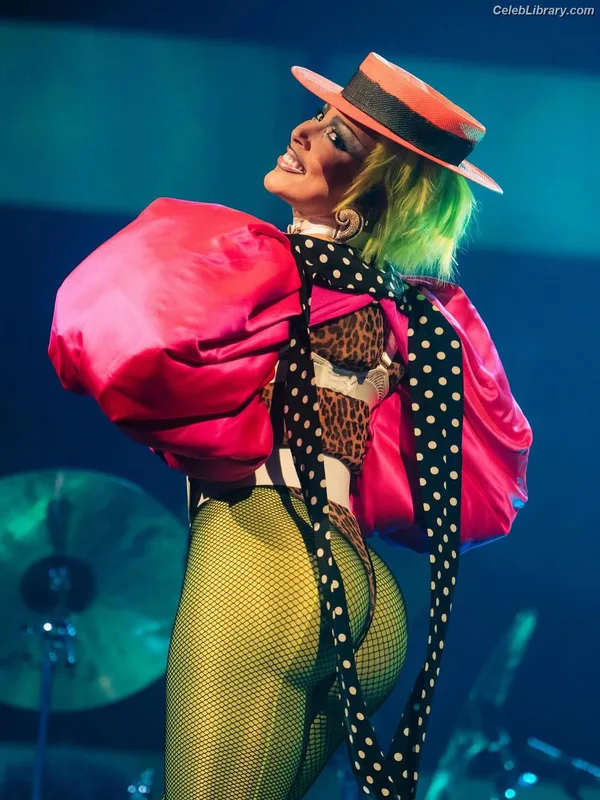 Doja Cat photo 12 of 1960
