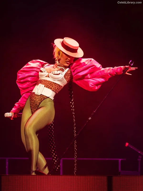 Doja Cat photo 15 of 1960
