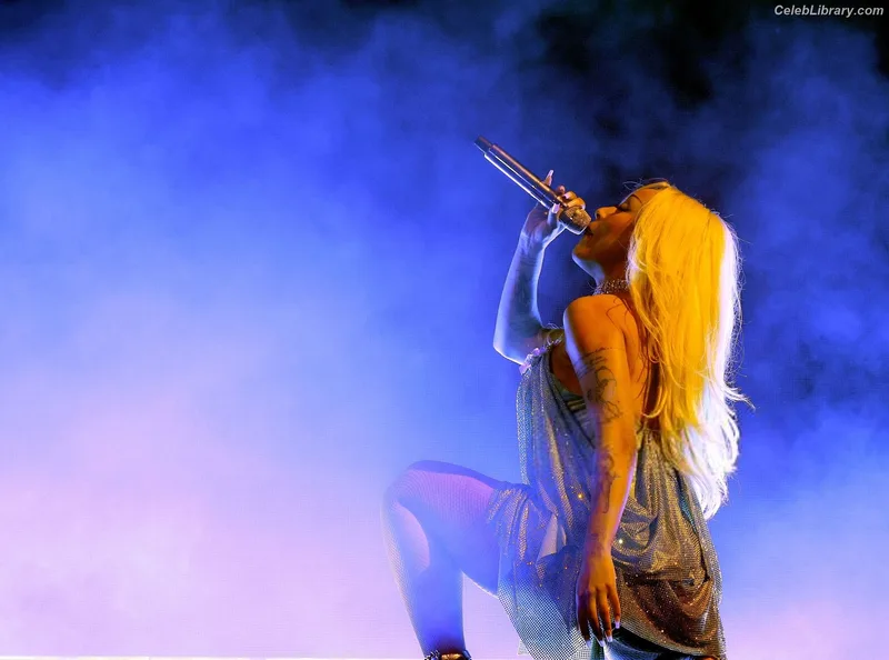 Doja Cat photo 15 of 1960
