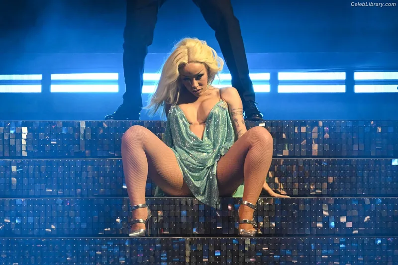 Doja Cat photo 7 of 1960