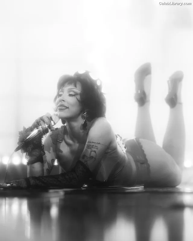 Doja Cat photo 1 of 1960
