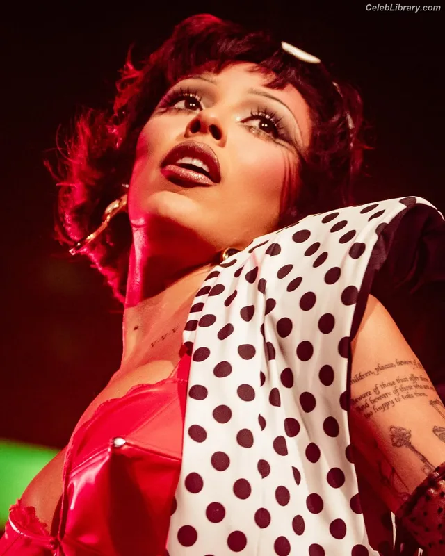 Doja Cat photo 10 of 1960