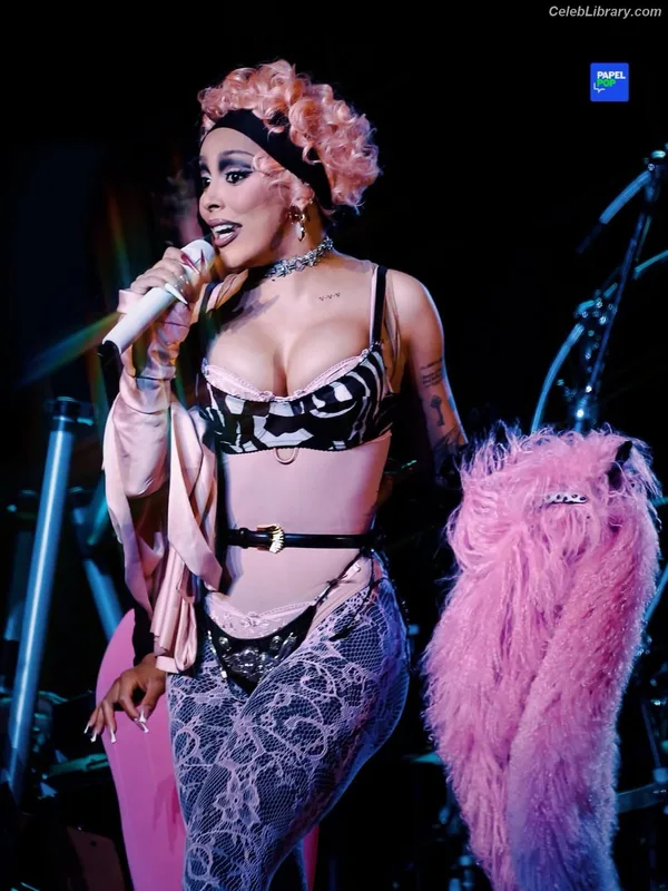 Doja Cat photo 12 of 1960