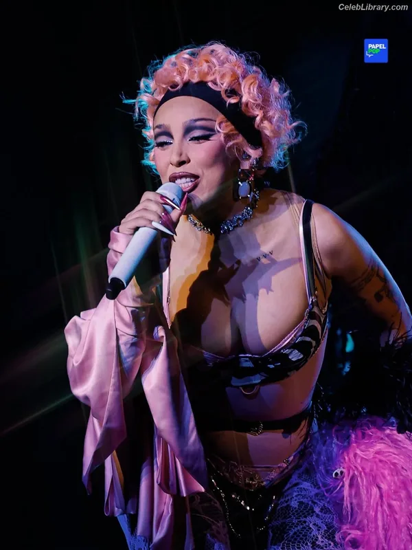 Doja Cat photo 17 of 1960