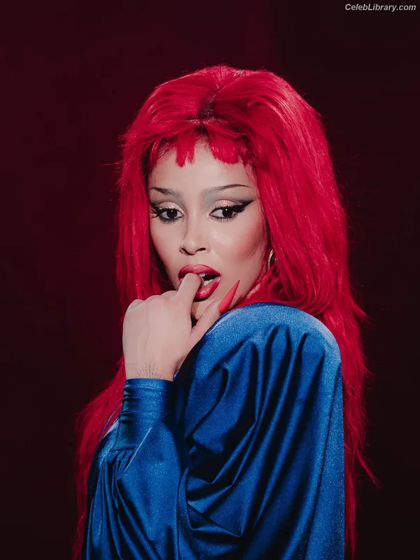 Doja Cat photo 2 of 1960
