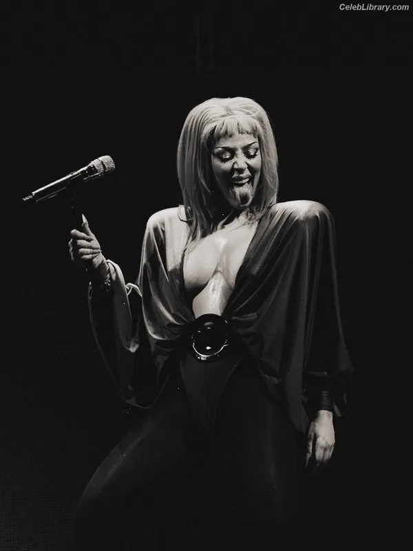 Doja Cat photo 3 of 1960