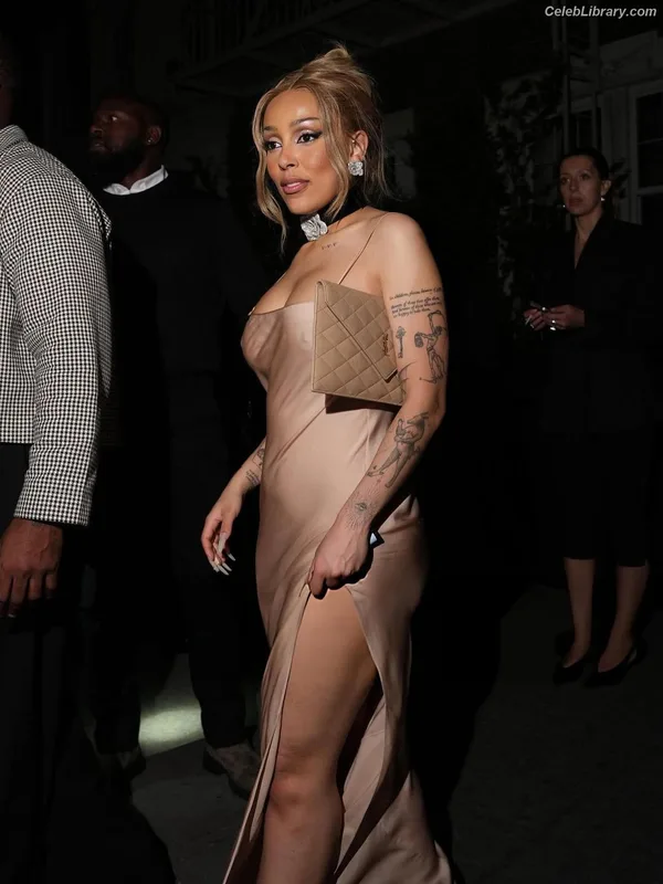 Doja Cat photo 10 of 1960