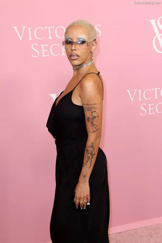 Doja Cat photo 11 of 1960