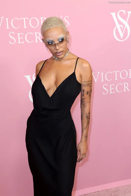 Doja Cat photo 15 of 1960