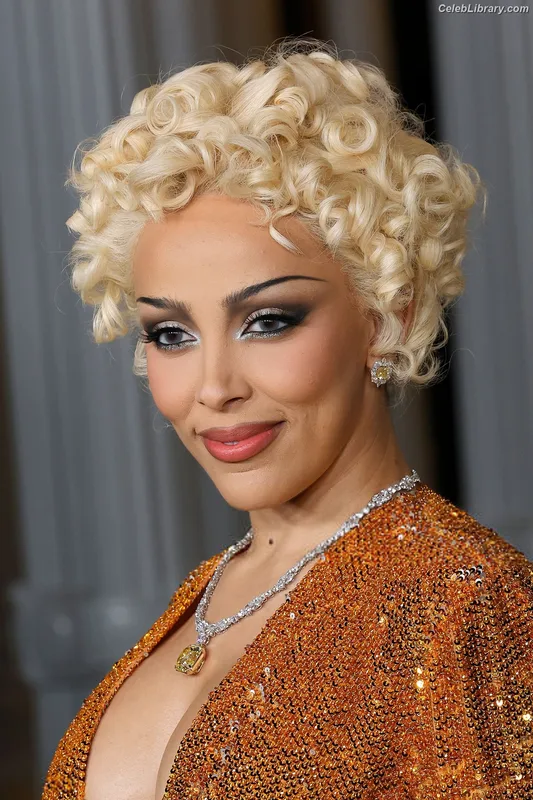 Doja Cat photo 11 of 1960