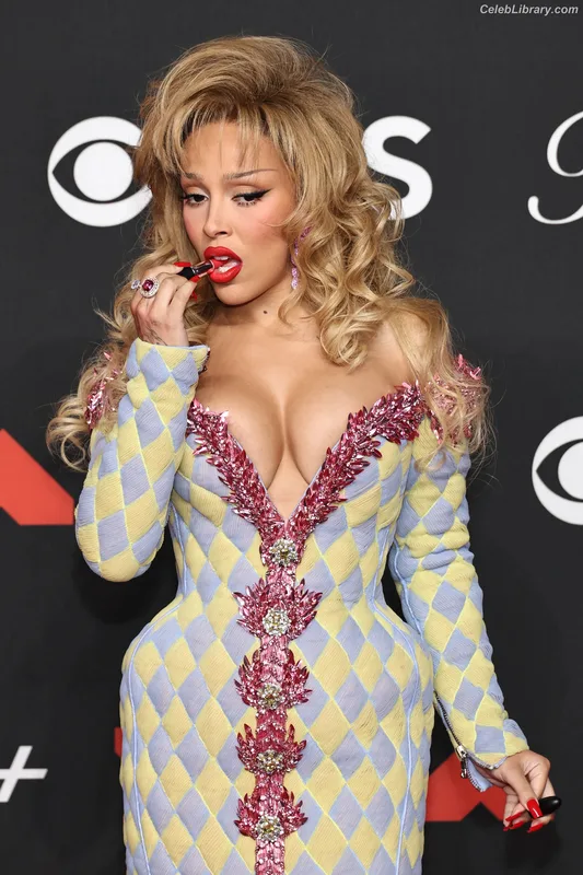 Doja Cat photo 3 of 1960