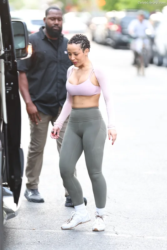 Doja Cat photo 13 of 1960