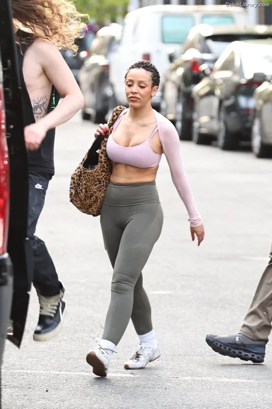 Doja Cat photo 17 of 1960