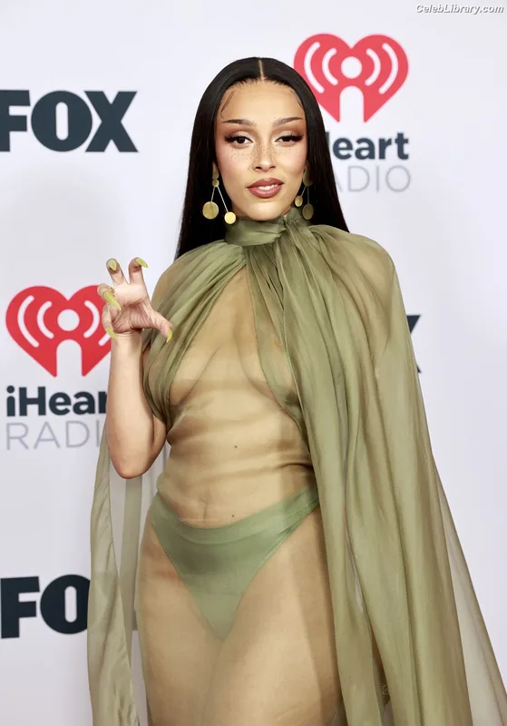 Doja Cat photo 1 of 1960