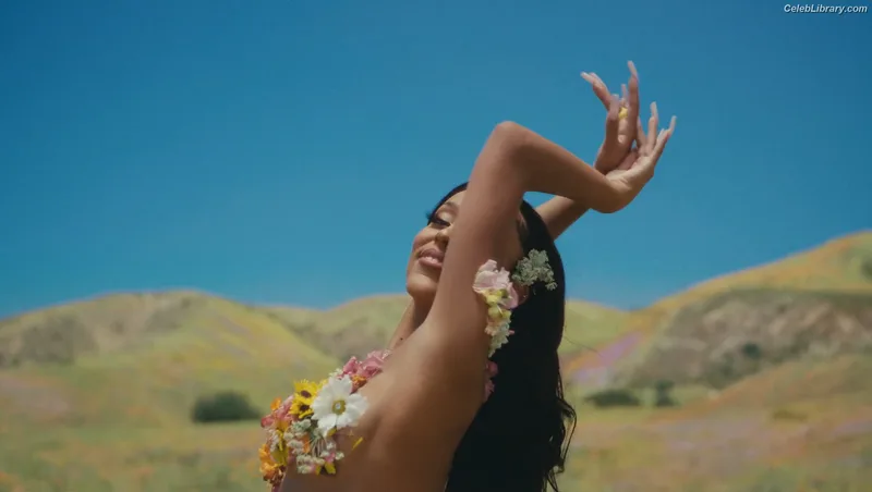 Doja Cat photo 2 of 1960