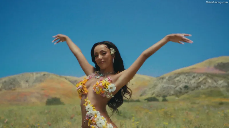 Doja Cat photo 3 of 1960