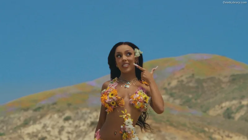 Doja Cat photo 9 of 1960
