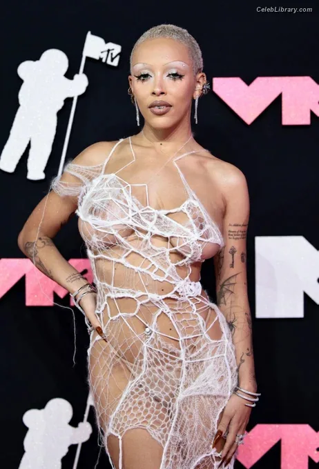 Doja Cat photo 4 of 1960