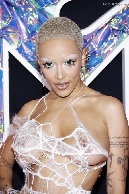 Doja Cat photo 10 of 1960