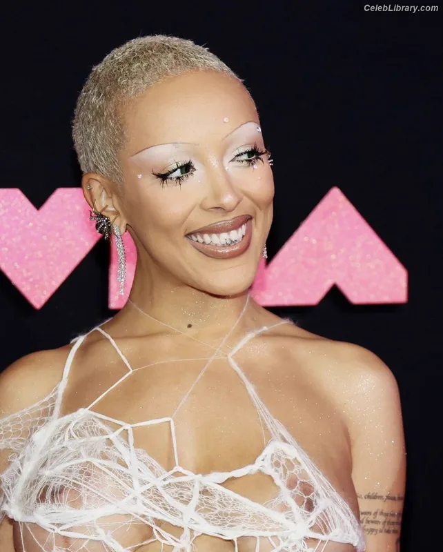 Doja Cat photo 12 of 1960