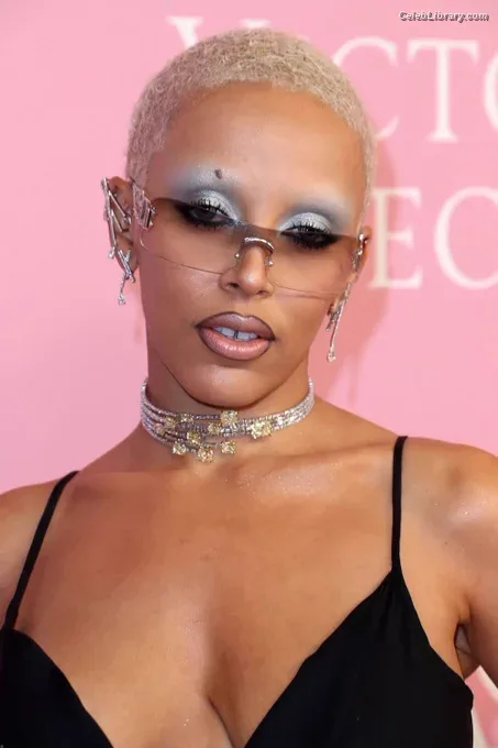 Doja Cat photo 17 of 1960