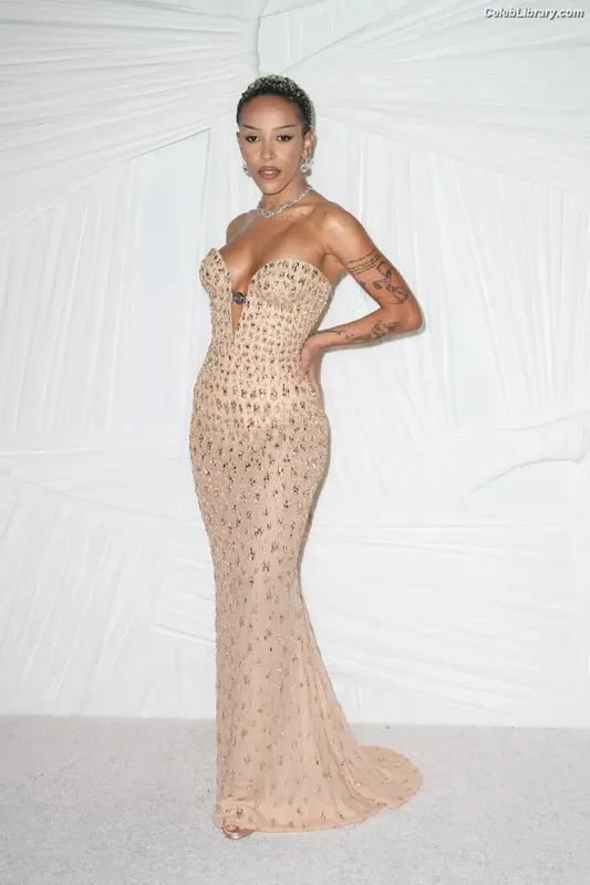 Doja Cat photo 18 of 1960