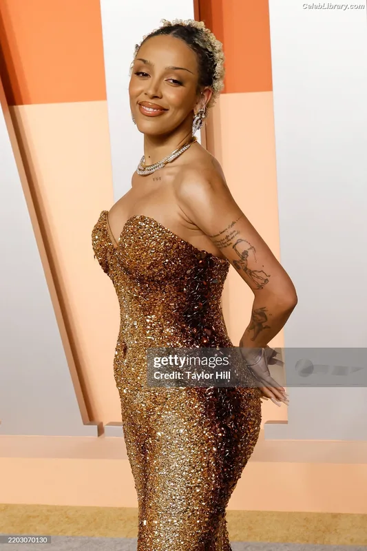 Doja Cat photo 1 of 1960