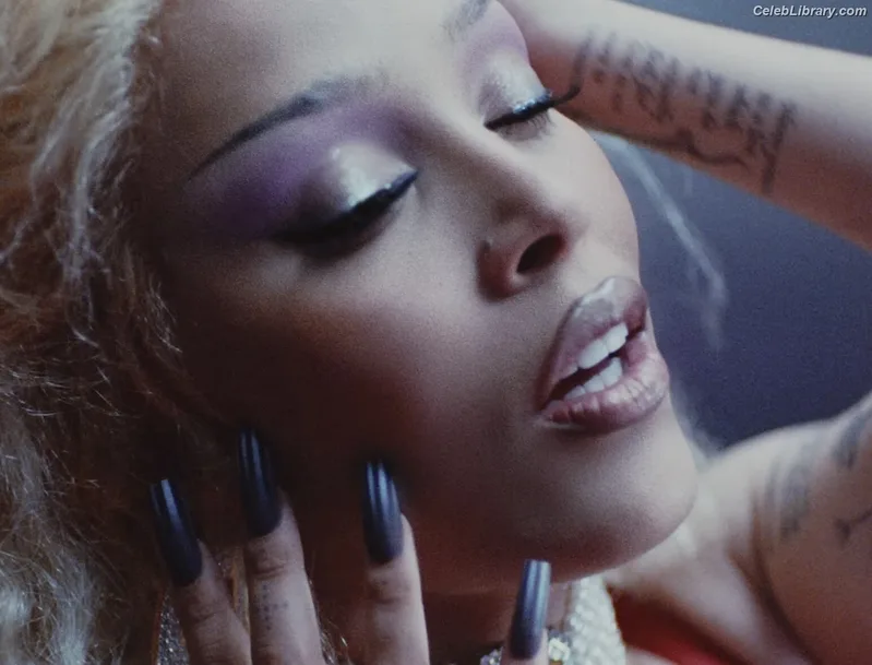 Doja Cat photo 10 of 1960