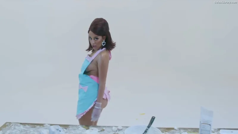 Doja Cat photo 1 of 1960