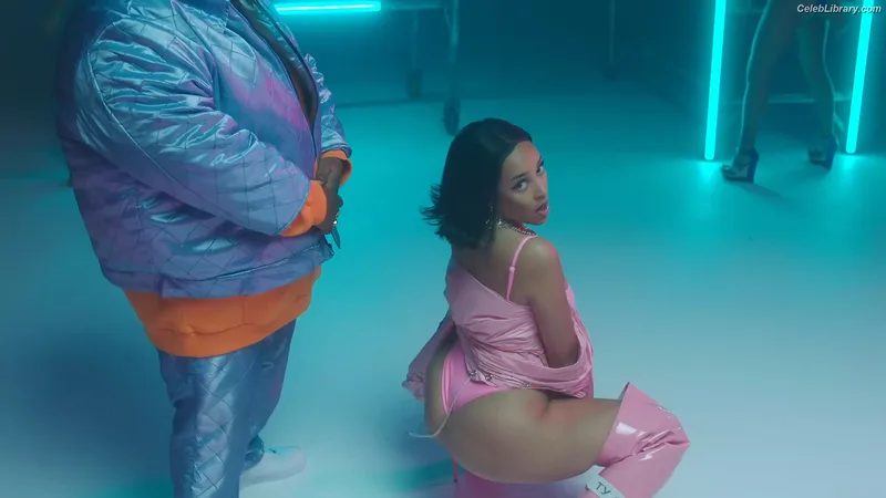 Doja Cat photo 4 of 1960