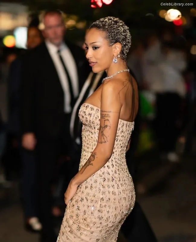 Doja Cat photo 12 of 1960