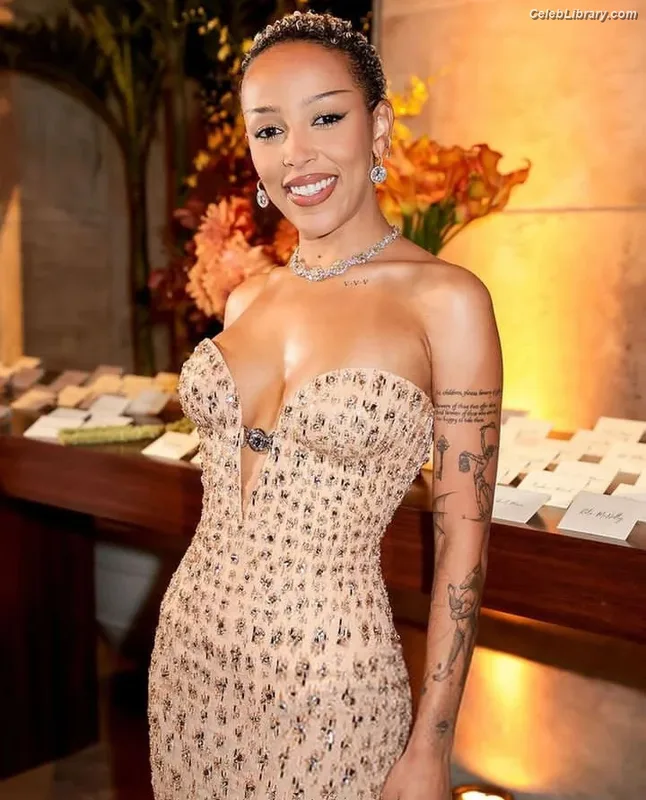 Doja Cat photo 15 of 1960